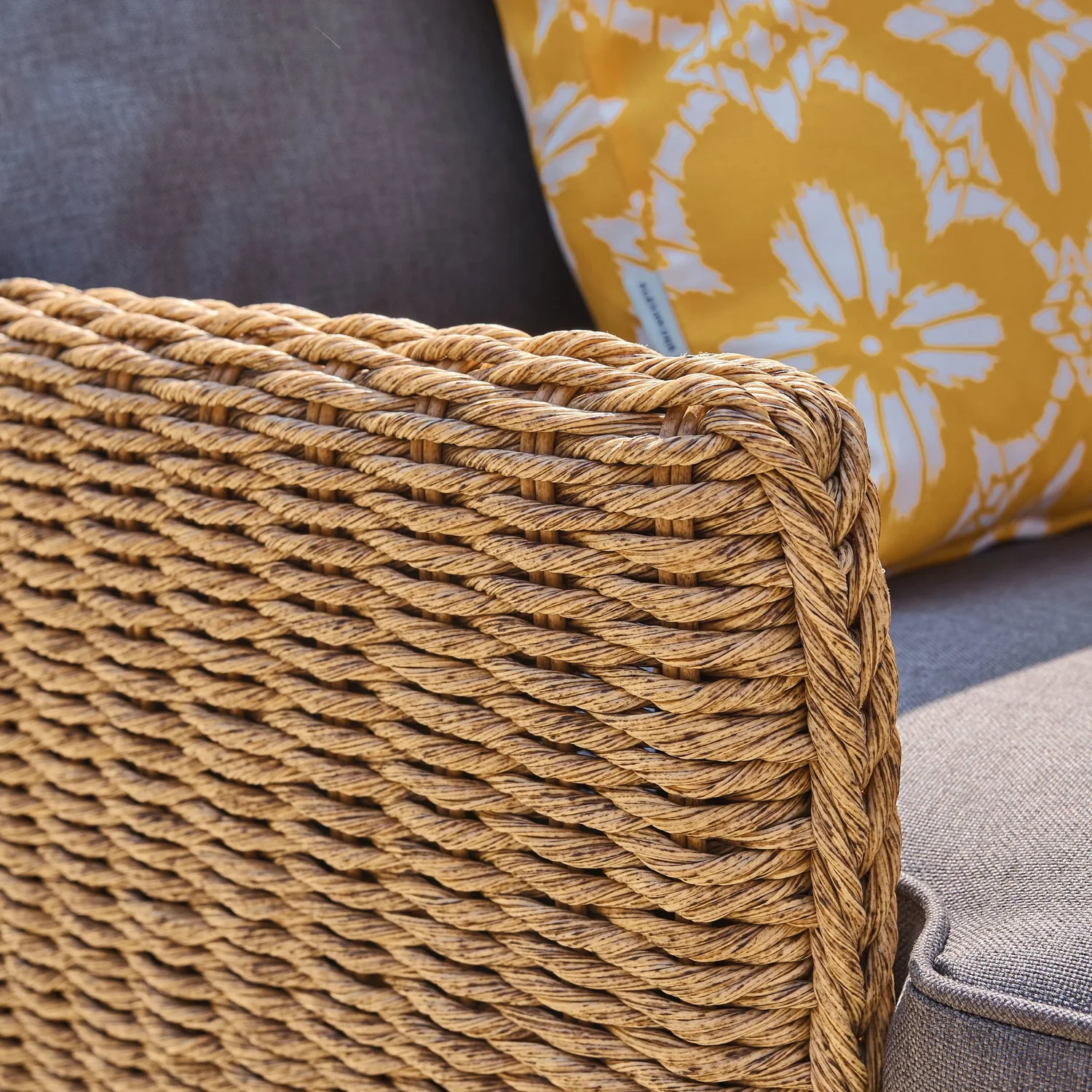 BARANY_LOUNGE_SET_DETAIL_2-Large